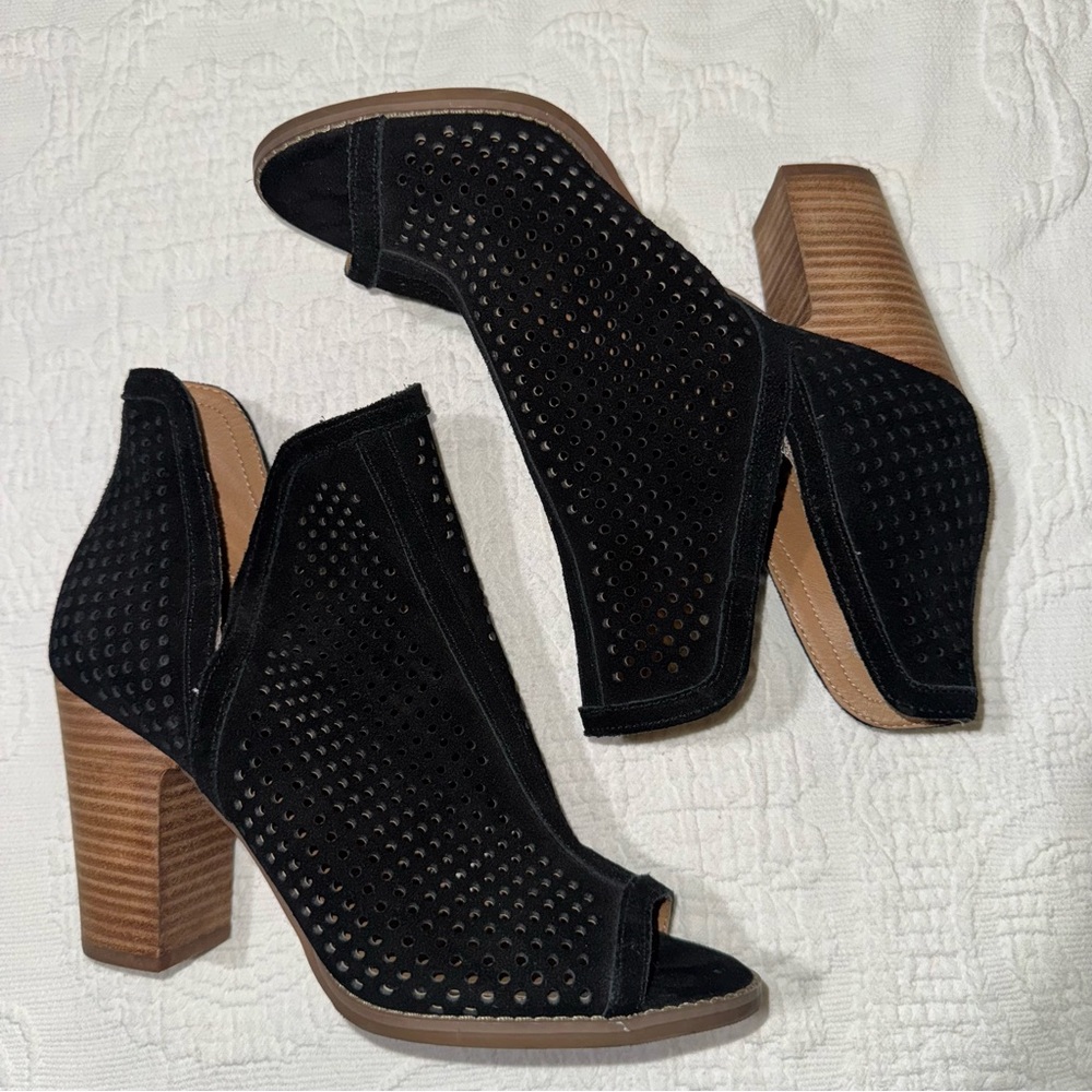 Lucky Brand Larise Black Perforated Suede Bootie Women 8.5 Open Toe Cut Out Side - Picture 5 of 9